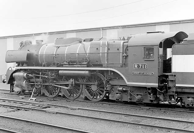 A wide shot showing which axle the speedo is driven from. August 2001