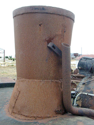 A section of the diffuser forms the visible chimney at the rear of which is an auxiliary exhaust. It is important to exhaust auxiliaries separately to the draughting system to maintain optimum druaghting conditions. January 2004