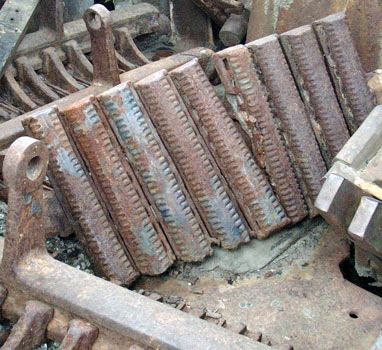 Hulson grate sections on the footplate of a loco at Rio Gallegos. Jaunary 2004