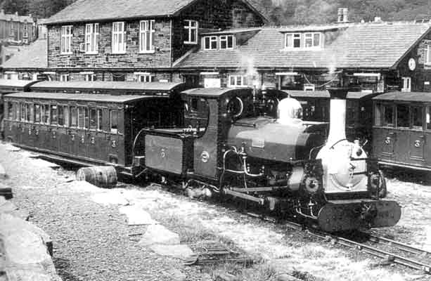 The prototype. A newly-converted Linda at Harbour station, Ffestiniog Railway, in 1971. One teething problem was the high smoke box temperature burning of f the paint. Aluminium primer was the aesthetically horrible solution until a suitably heat-resistant black paint was identified. &copy; Dan Wilson