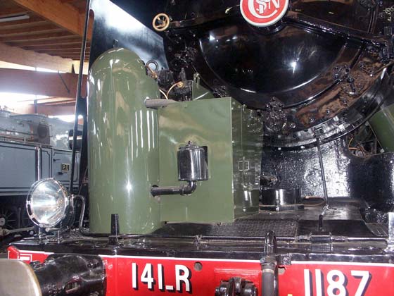 As can been seen in other views the 141Rs were fairly tidy locomotives. The air pump is positioned up front but has been hidden behind a cover to 'improve' the appearance. October 9 2003