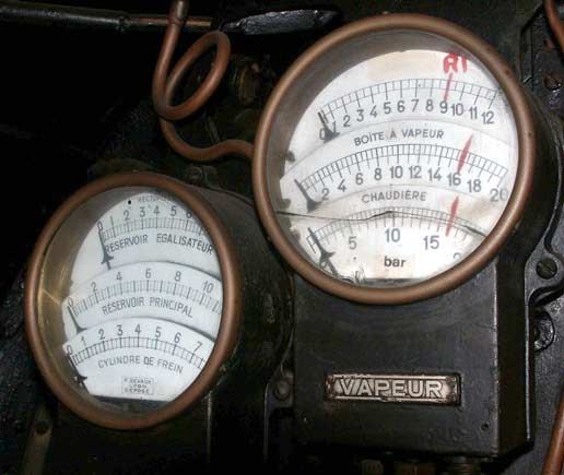 Two of the gauges on 231H8. The left hand gauge displays brake pressures whilst the right hand gauge shows steam pressure. The lowest is boiler pressure, then steam chest on the high pressure side and at the top pressure in the low pressure steam chest. October 9 2003