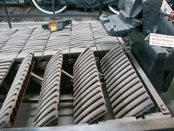 The Hulson type of grate became standard on many SNCF steam locos. Note on the stoker the holes for the distribution jets in the stoker table. October 9 2003