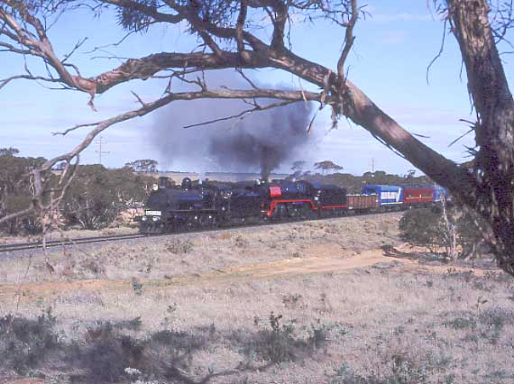D3 639 and R761 perform the last runpast before arriving at Mildura. April 26 2002