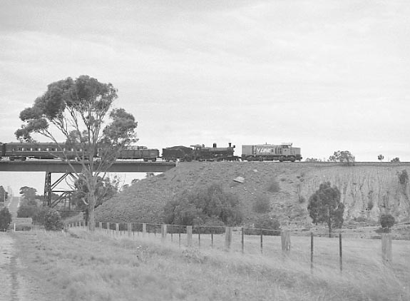 From Bacchus Marsh T395 & D3 639 climbed the 1 in 48 of Ingliston Bank. April 24 2002