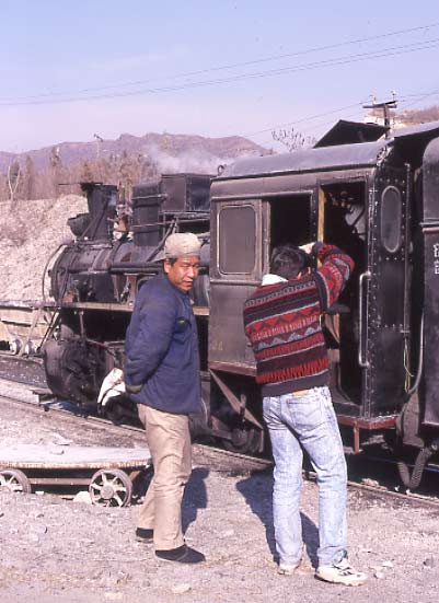 762mm C2 Class 0-8-0 No. 04, her friendly driver & Keith Findlay at the quarry end of the Dahuichang narrow gauge line.