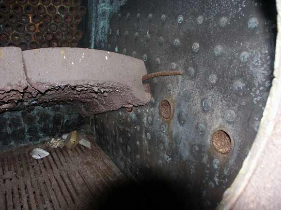 All three overfire air holes for the GPCS are visible on the righthand side of the firebox on RSH No. 7289. Note the standard grate and incorrect angle brick arch. April 13 2003