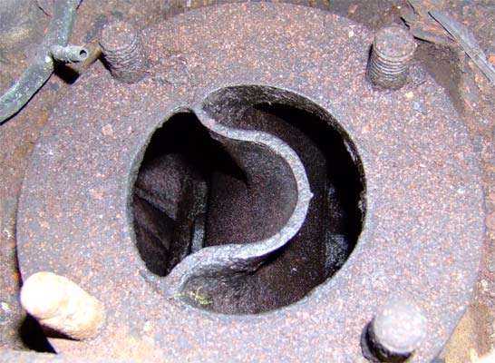 The Kordina in position within a smokebox. The exhaust ports from each of the cylinders lead to either side of the dividing   swirl plate. On a GPCS Austerity clinker control steam was taken off at this point via a pipe in the lefthand side of the Kordina. 11 June 2006 