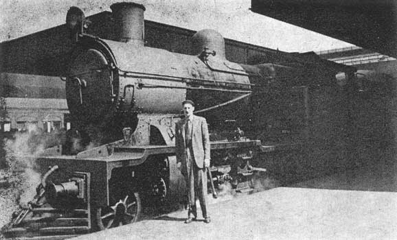 Livio Dante Porta beside one of the modified Class 35s. © La Vie du Rail.