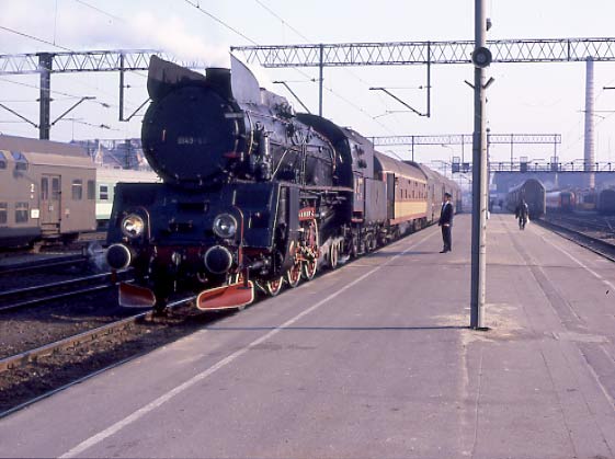 PKP Ol49 69 at Poznan Glonwy ready to depart at 08:10 for Wolsztyn. April 6 1996
